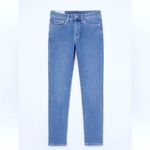 Woman’s light wash jeggings • Size 6